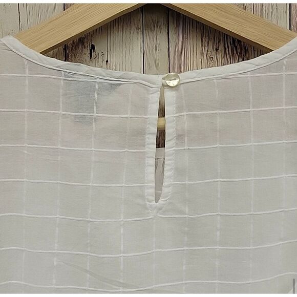 Chaps Women’s white top, ruffles from shoulder to waist, belted, size large - Picture 5 of 7